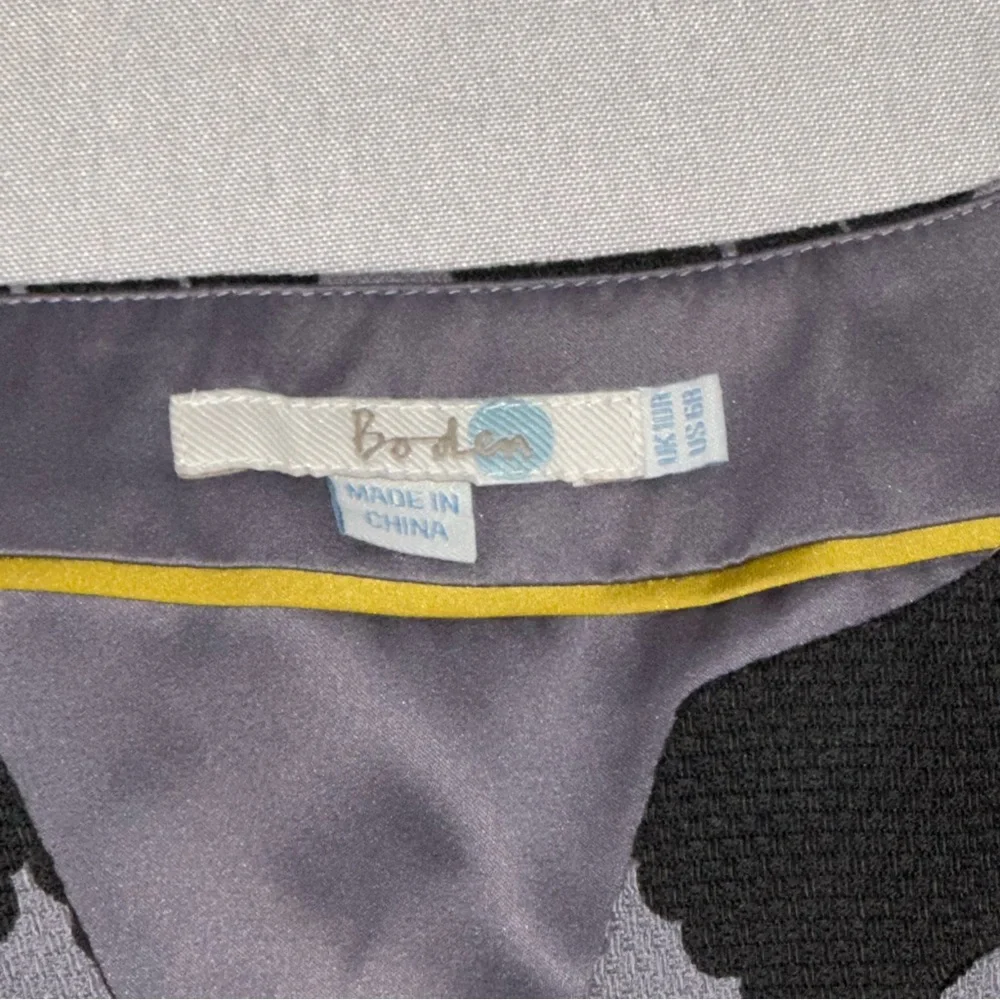 Boden • Purple Grey Black Floral Patterned Dress W/Belt Size 6R - Picture 9 of 13